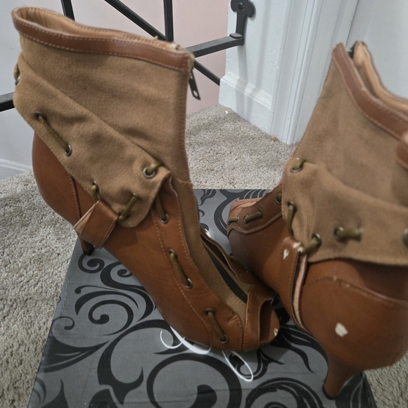 Heels - Picture 6 of 7